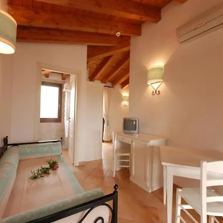 With Shared Pool, Aglientu