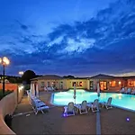 With Shared Pool, Aglientu *