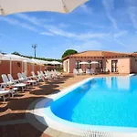 With Shared Pool, Aglientu Hébergement de vacances Vignola Mare