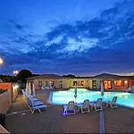 With Shared Pool, Aglientu *