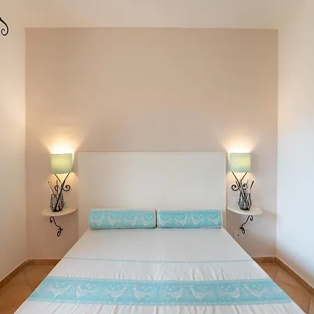 With Shared Pool Aglientu Ferienhaus Vignola Mare