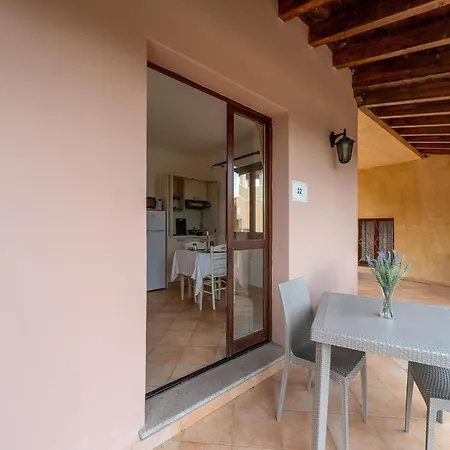 度假居 With Shared Pool, Aglientu Vignola Mare