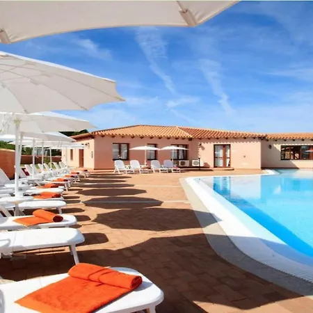 With Shared Pool, Aglientu *