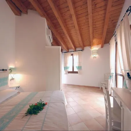 With Shared Pool, Aglientu Vakantiehuis