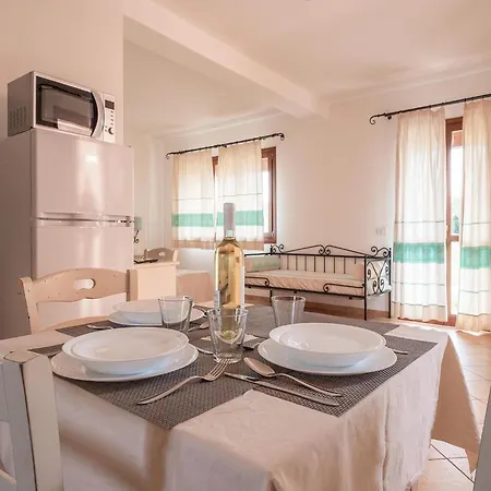 Vakantiehuis With Shared Pool, Aglientu Vignola Mare